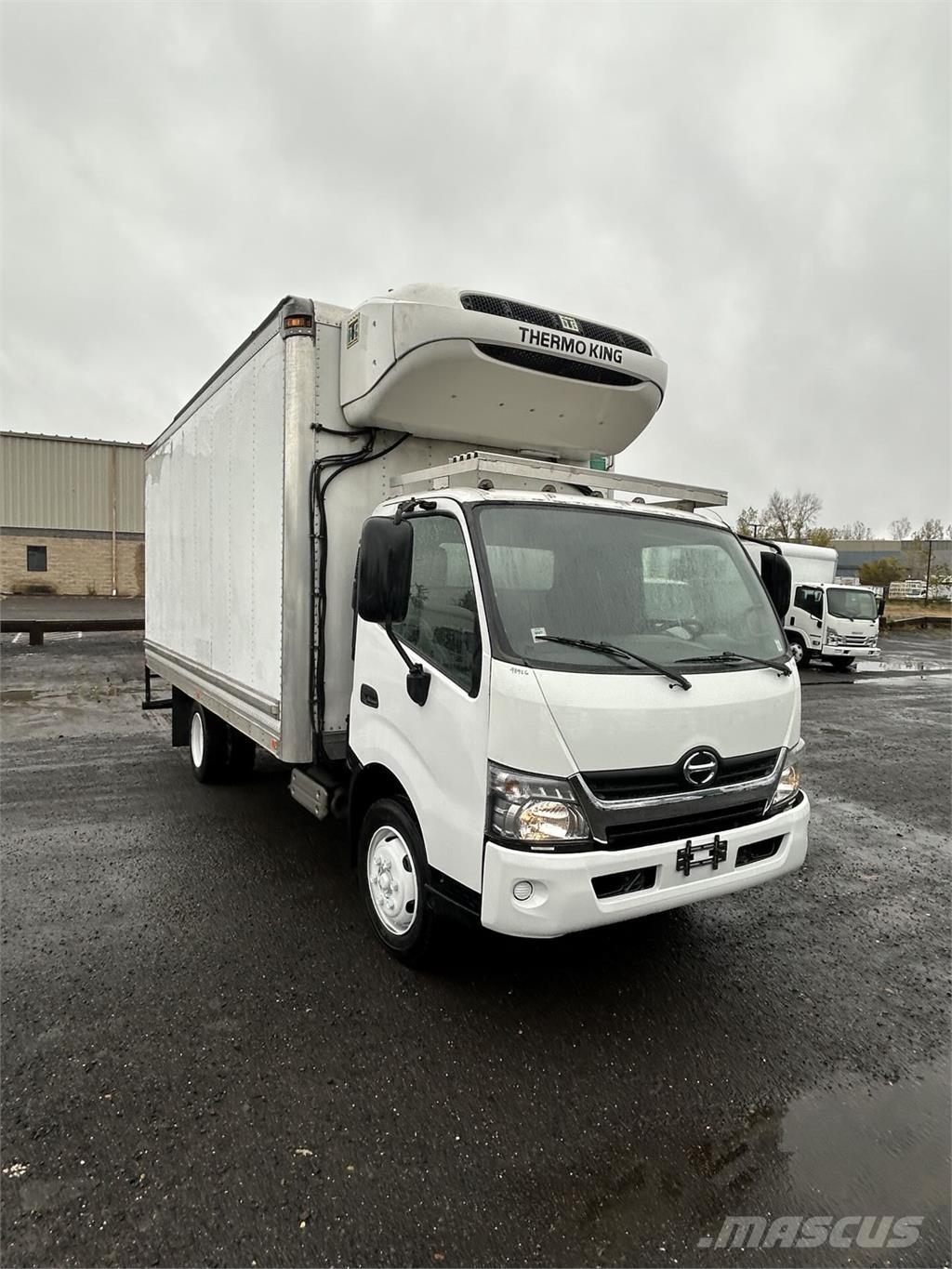 Hino 195 Tovornjaki zabojniki