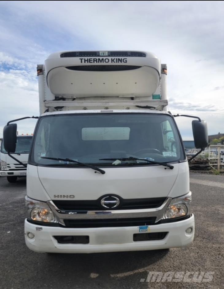 Hino 195 Tovornjaki zabojniki