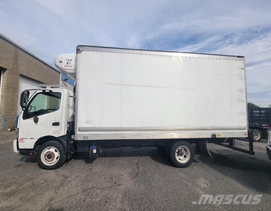 Hino 195 Tovornjaki zabojniki