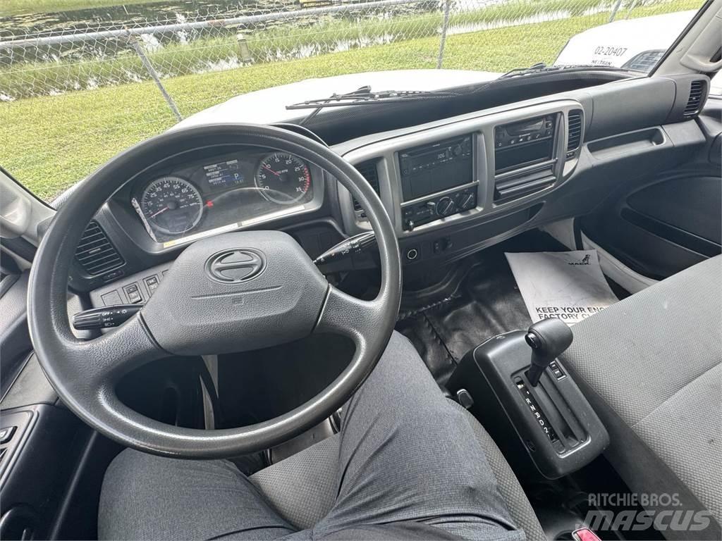 Hino 268 Tovornjaki zabojniki