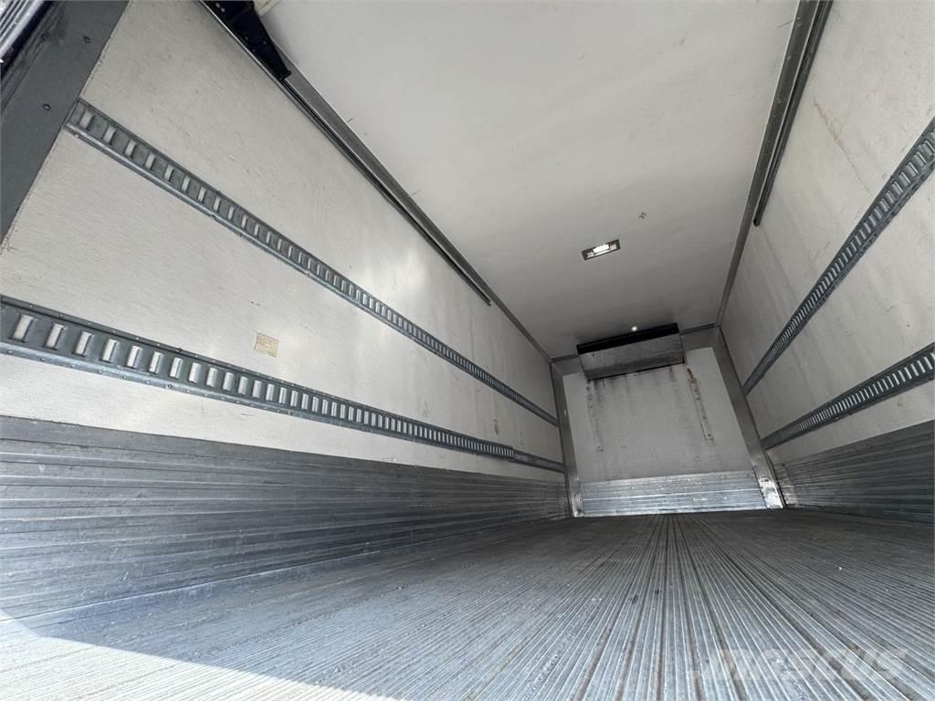 Hino 268 Tovornjaki zabojniki