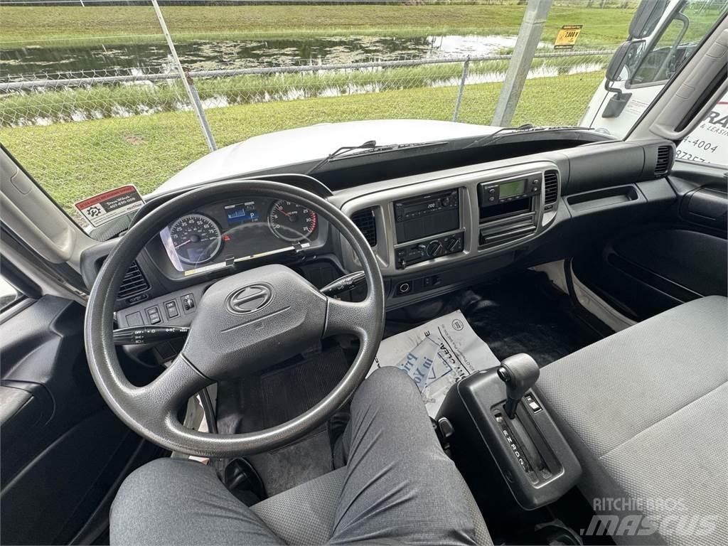 Hino 268 Tovornjaki zabojniki