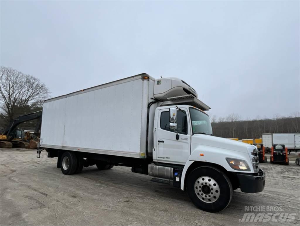Hino 268 Tovornjaki zabojniki