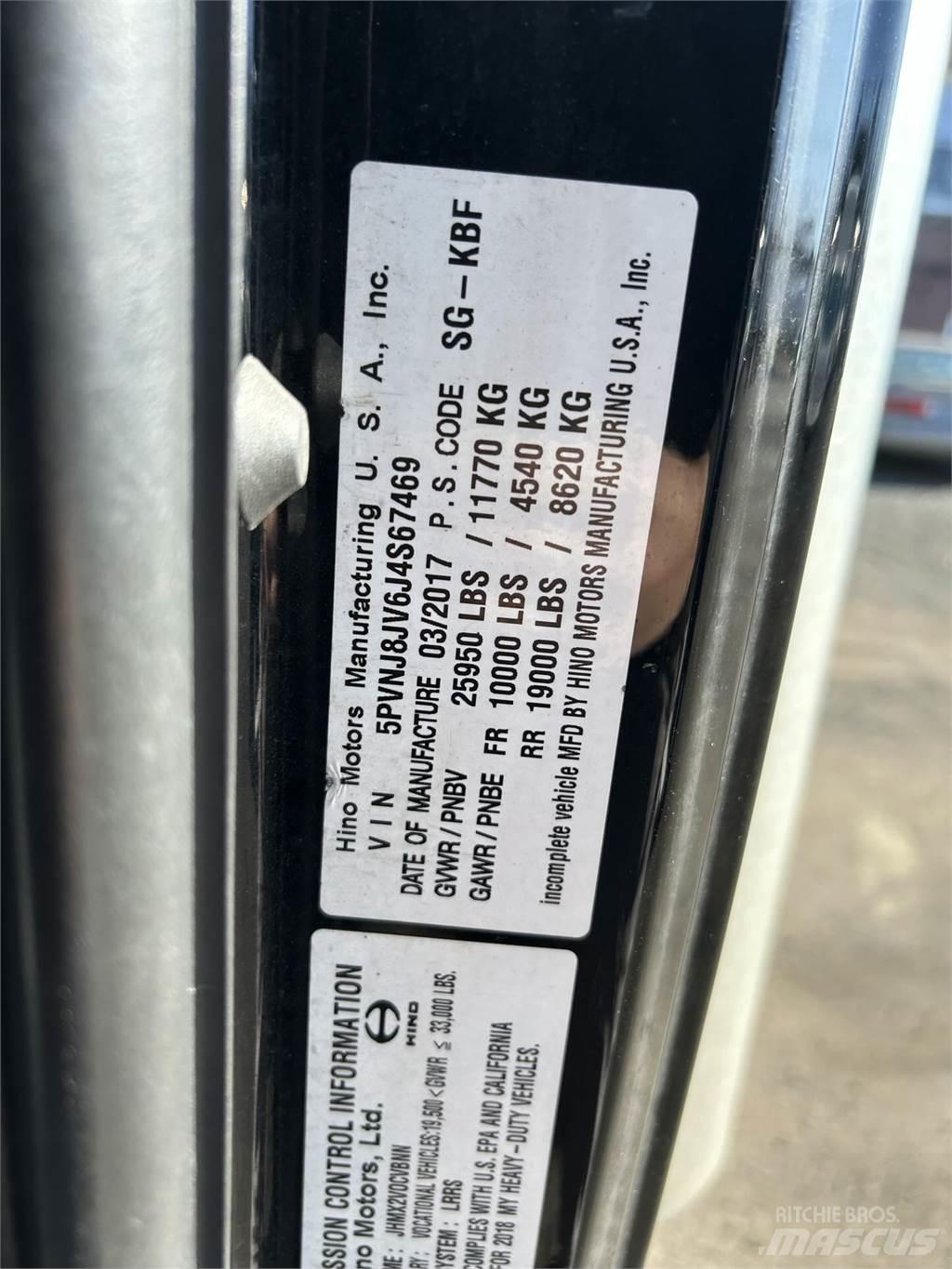 Hino 268A Tovornjaki zabojniki
