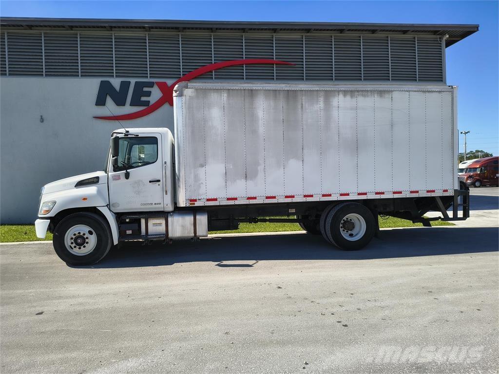 Hino 268A Tovornjaki zabojniki