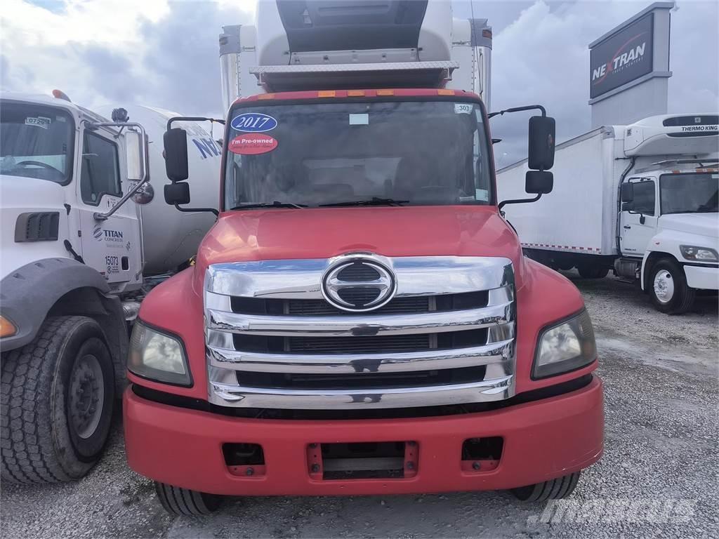 Hino 268A Tovornjaki zabojniki