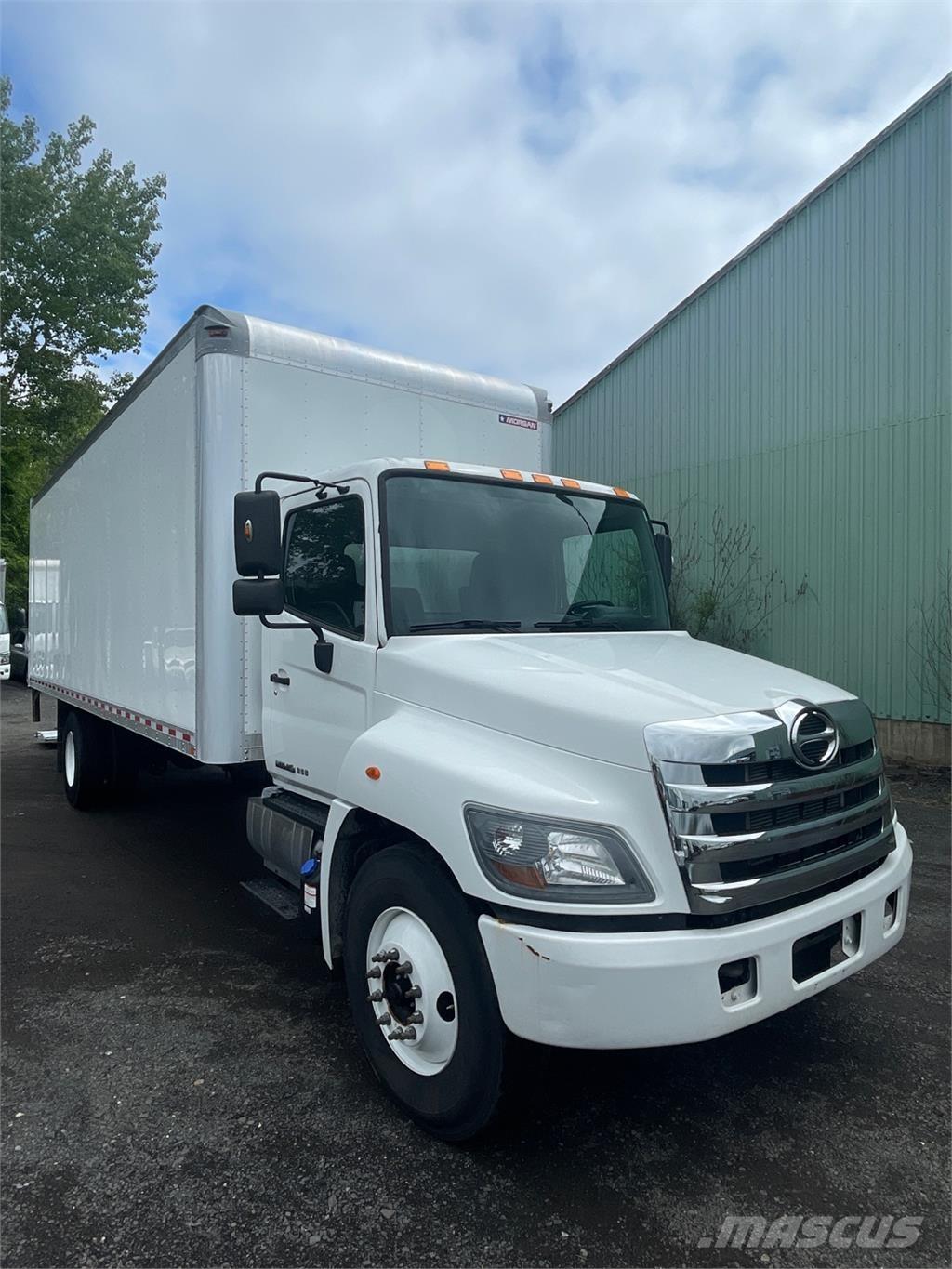 Hino 268A Tovornjaki zabojniki