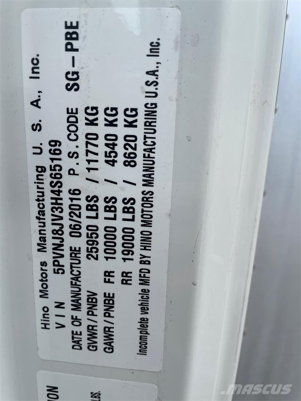 Hino 268A Tovornjaki zabojniki