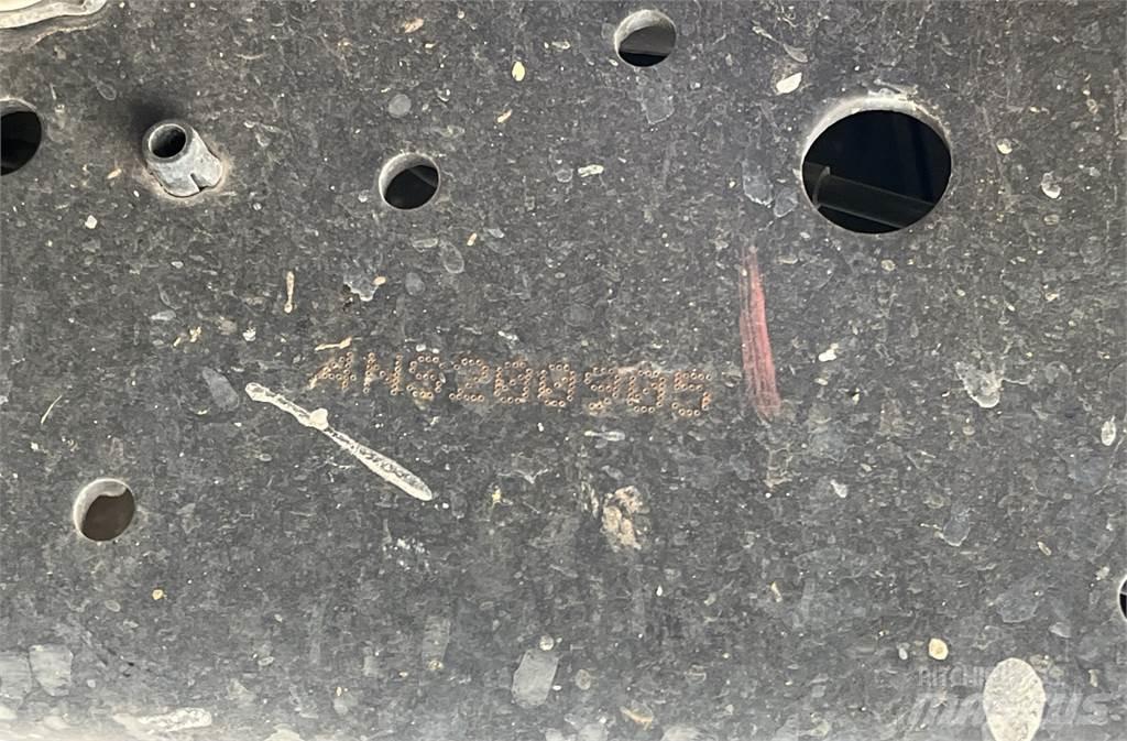 Isuzu NPR DC Tovornjaki zabojniki