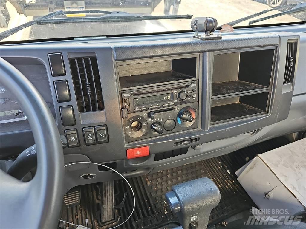 Isuzu NPR HD Tovornjaki zabojniki