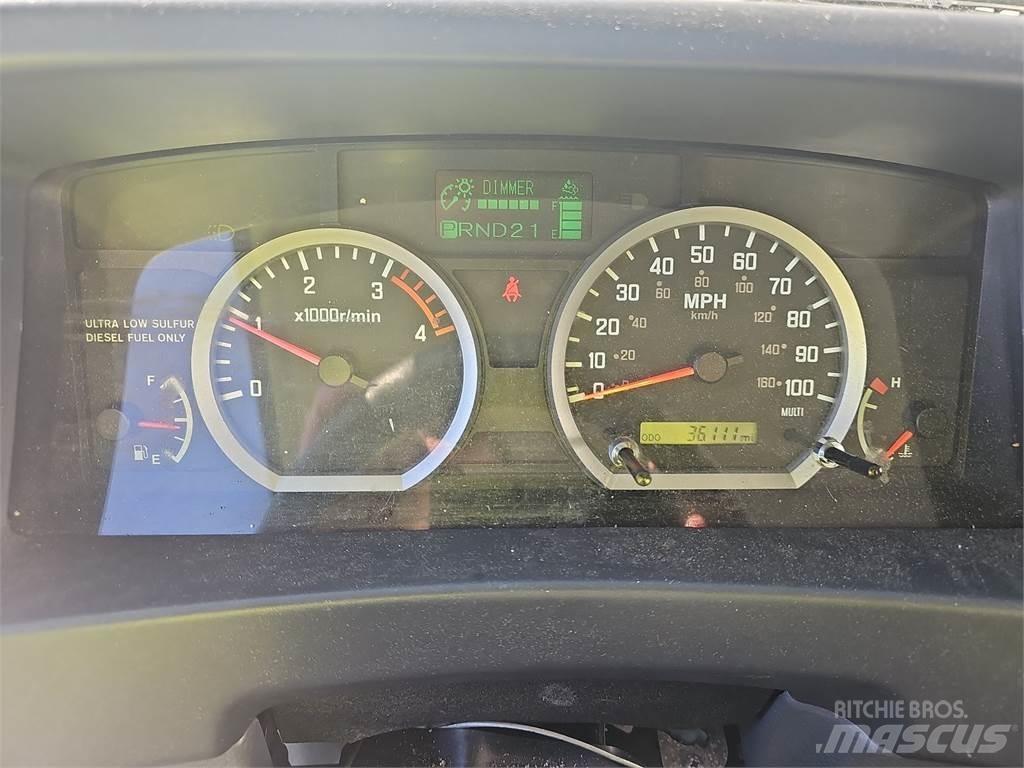 Isuzu NRR Tovornjaki zabojniki