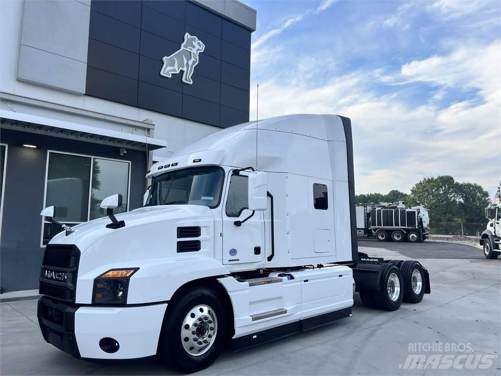 Mack AN64T Vlačilci