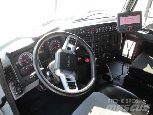 Mack AN64T Vlačilci