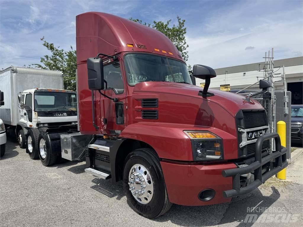 Mack AN64T Vlačilci