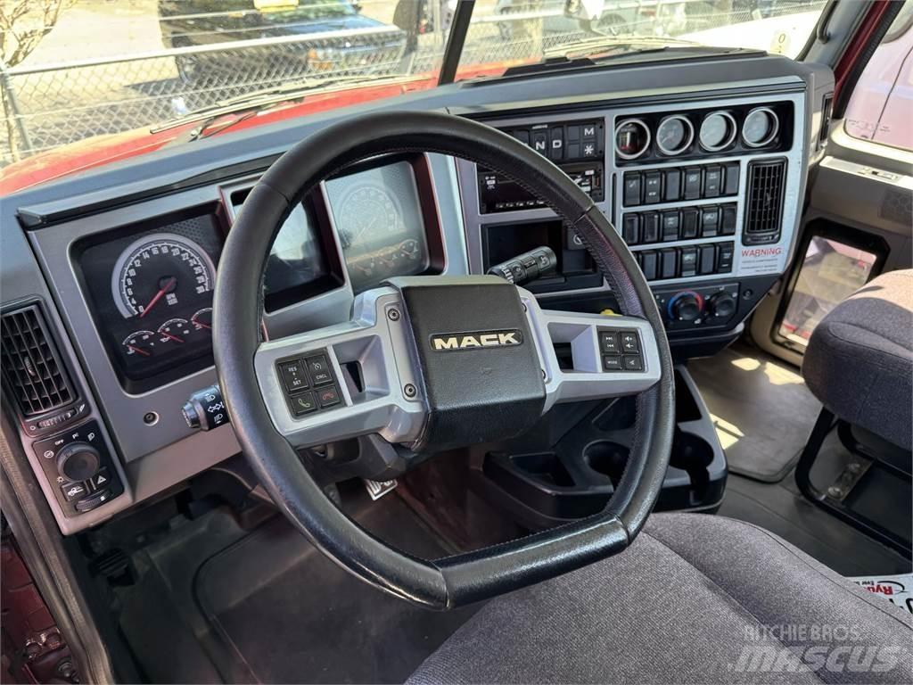 Mack AN64T Vlačilci