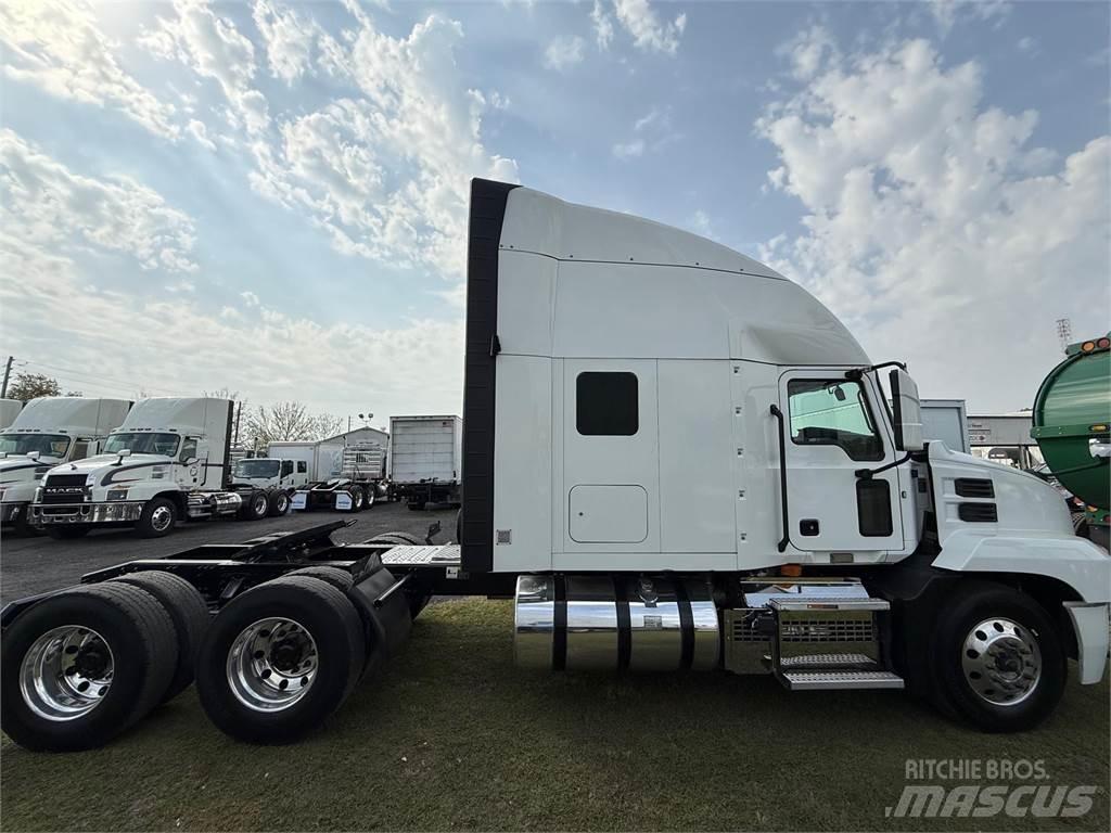 Mack AN64T Vlačilci