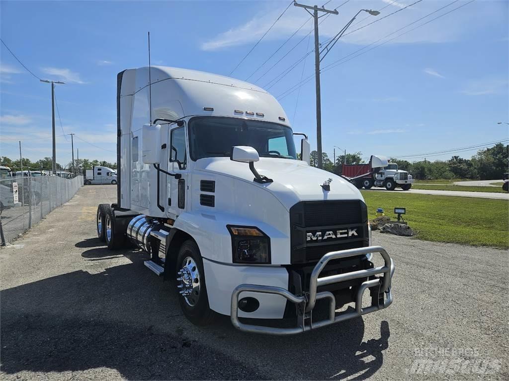 Mack AN64T Vlačilci