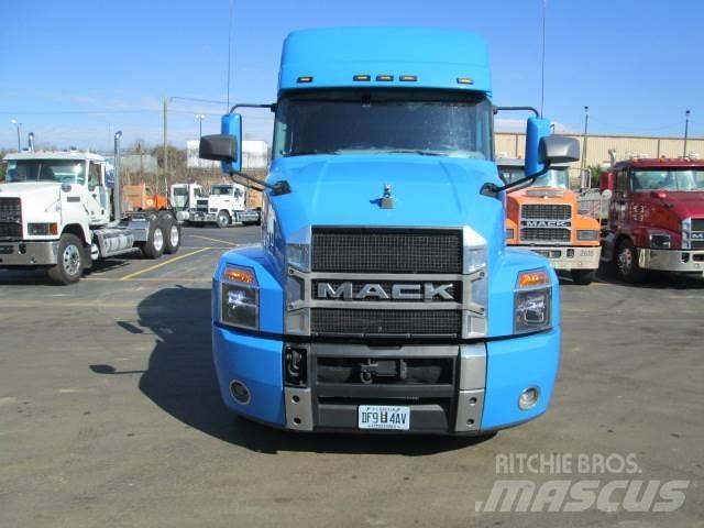 Mack AN64T Vlačilci