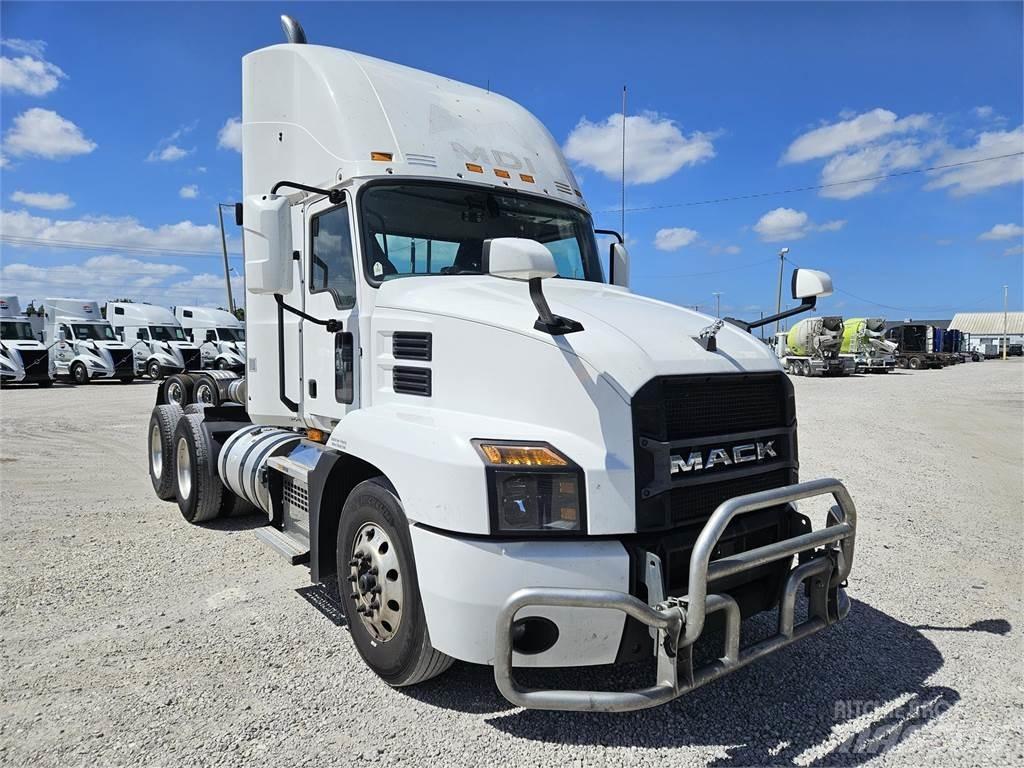 Mack AN64T Vlačilci