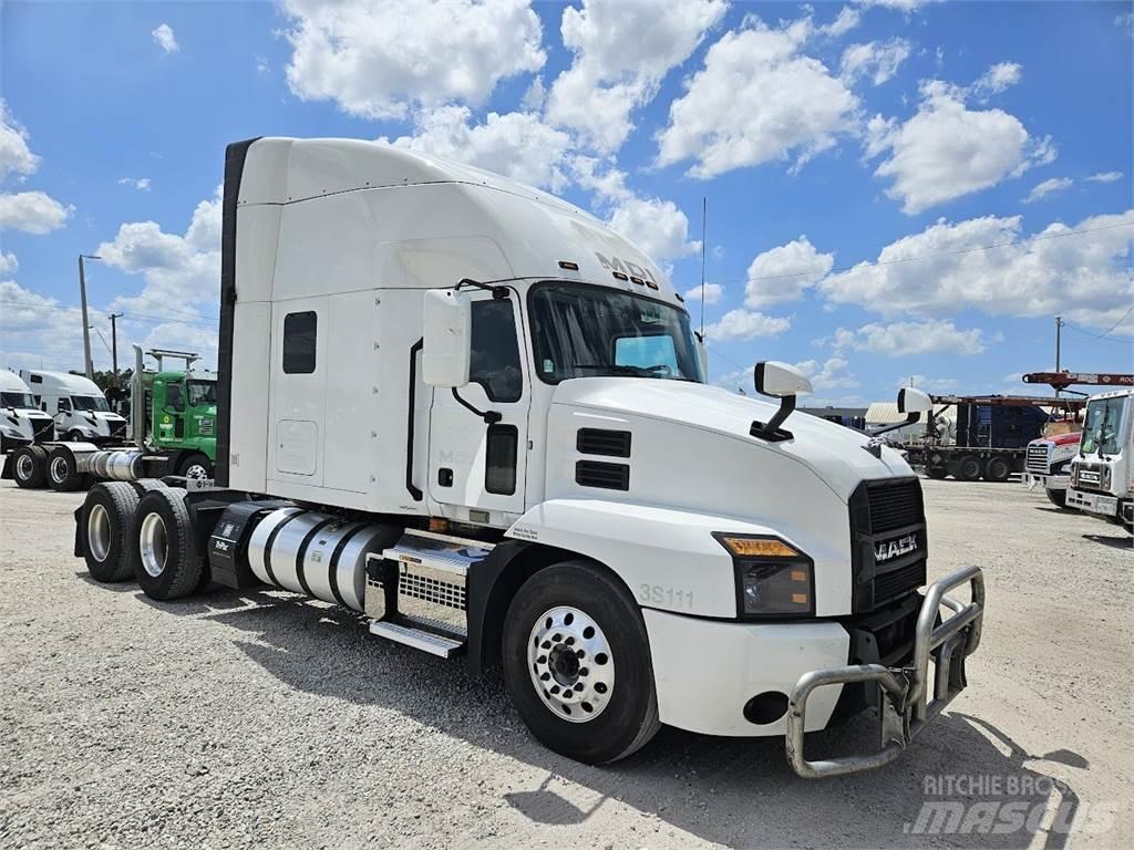 Mack AN64T Vlačilci