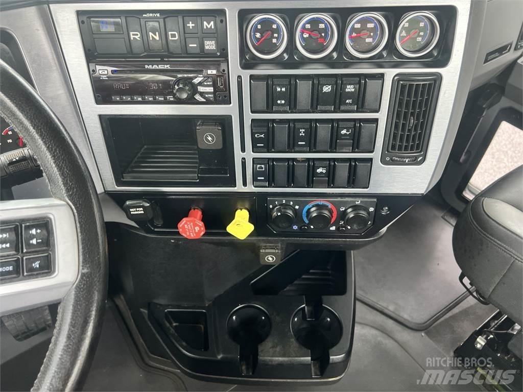 Mack AN64T Vlačilci
