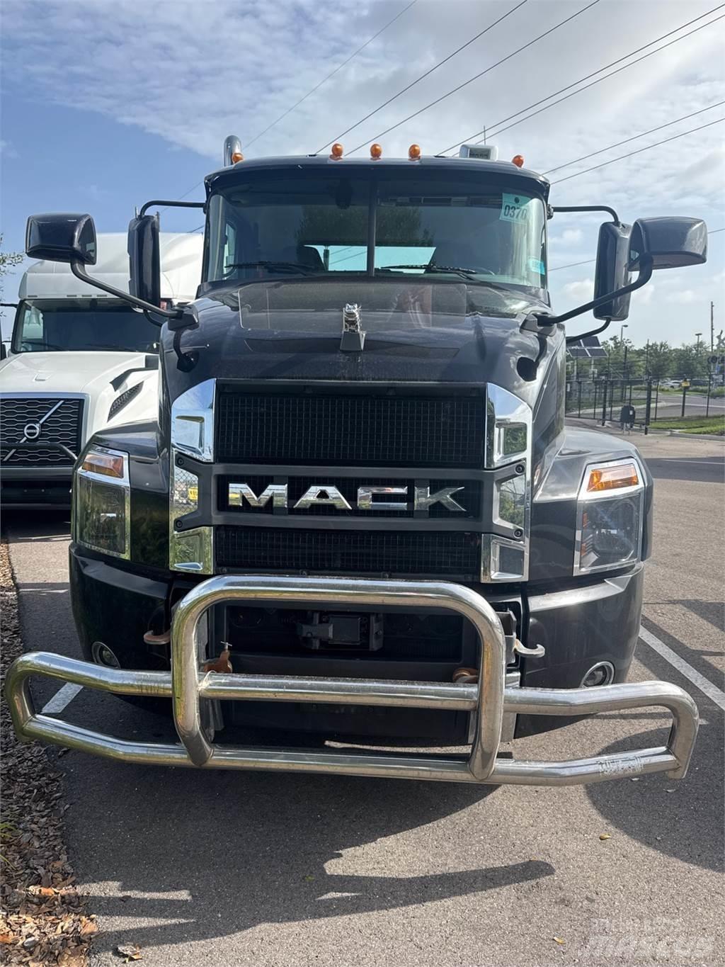Mack AN64T Vlačilci