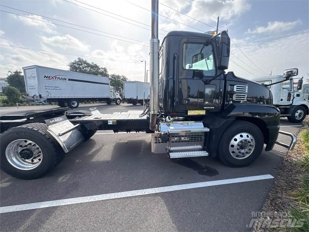 Mack AN64T Vlačilci