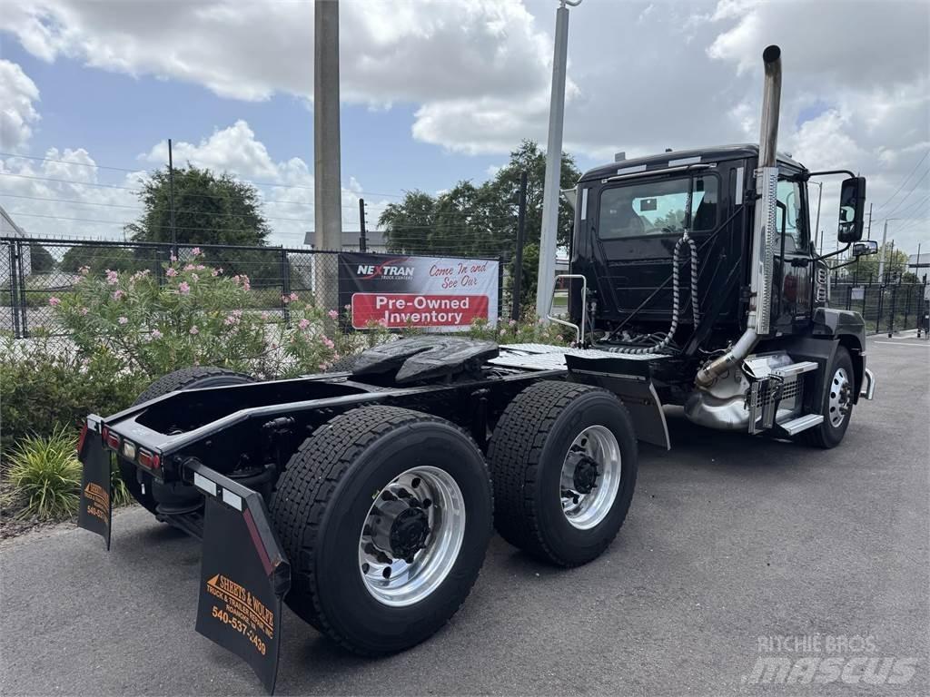 Mack AN64T Vlačilci