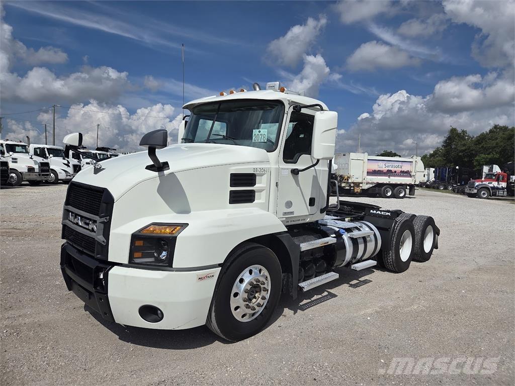 Mack AN64T Vlačilci