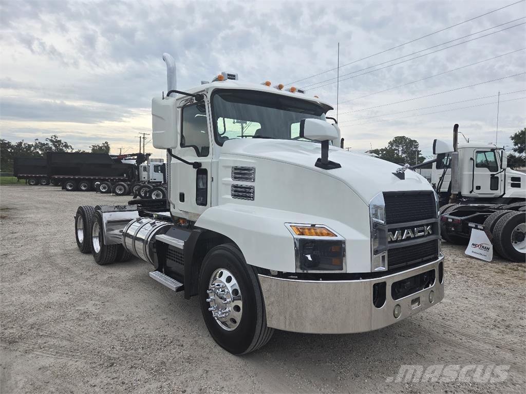 Mack AN64T Vlačilci