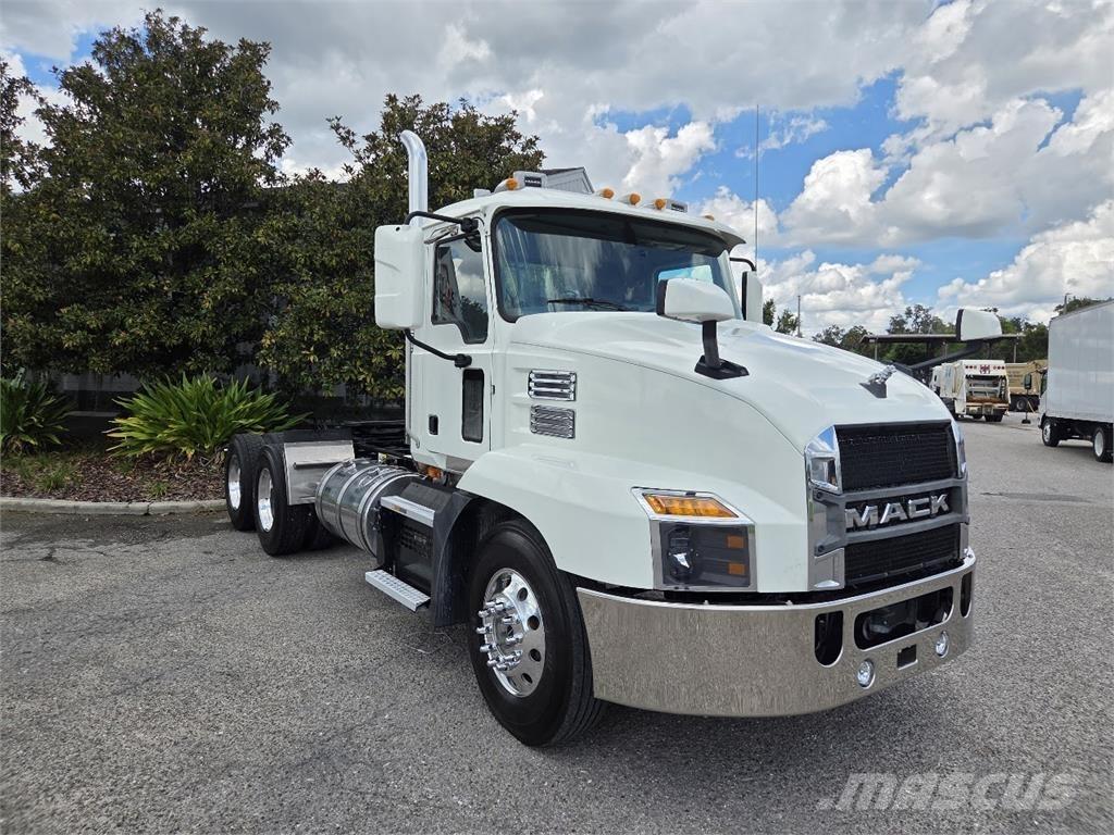 Mack AN64T Vlačilci