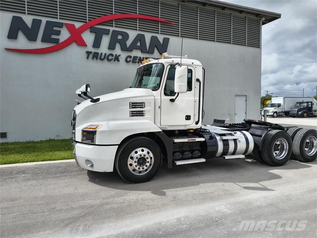 Mack AN64T Vlačilci