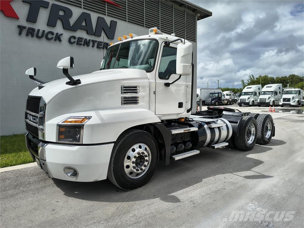 Mack AN64T Vlačilci