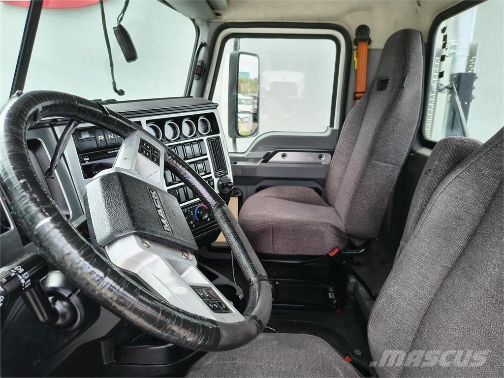 Mack AN64T Vlačilci