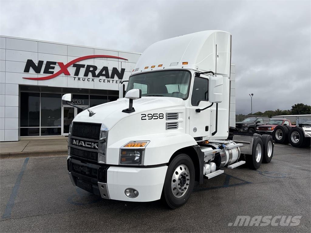 Mack AN64T Vlačilci