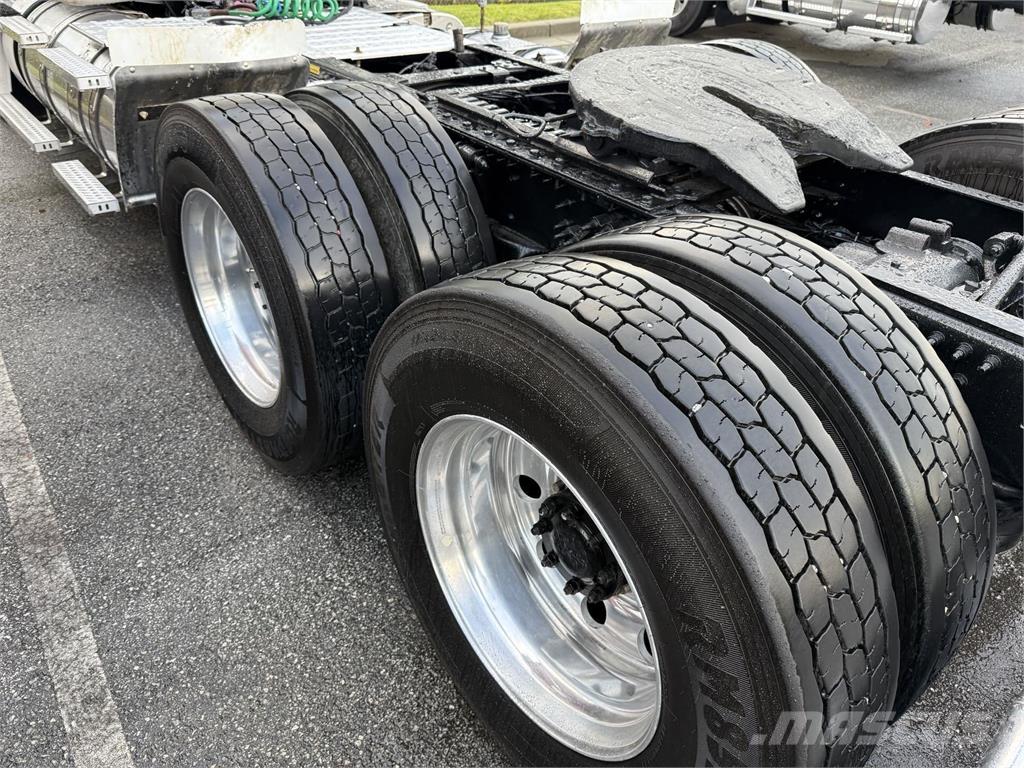 Mack CHU613 Vlačilci