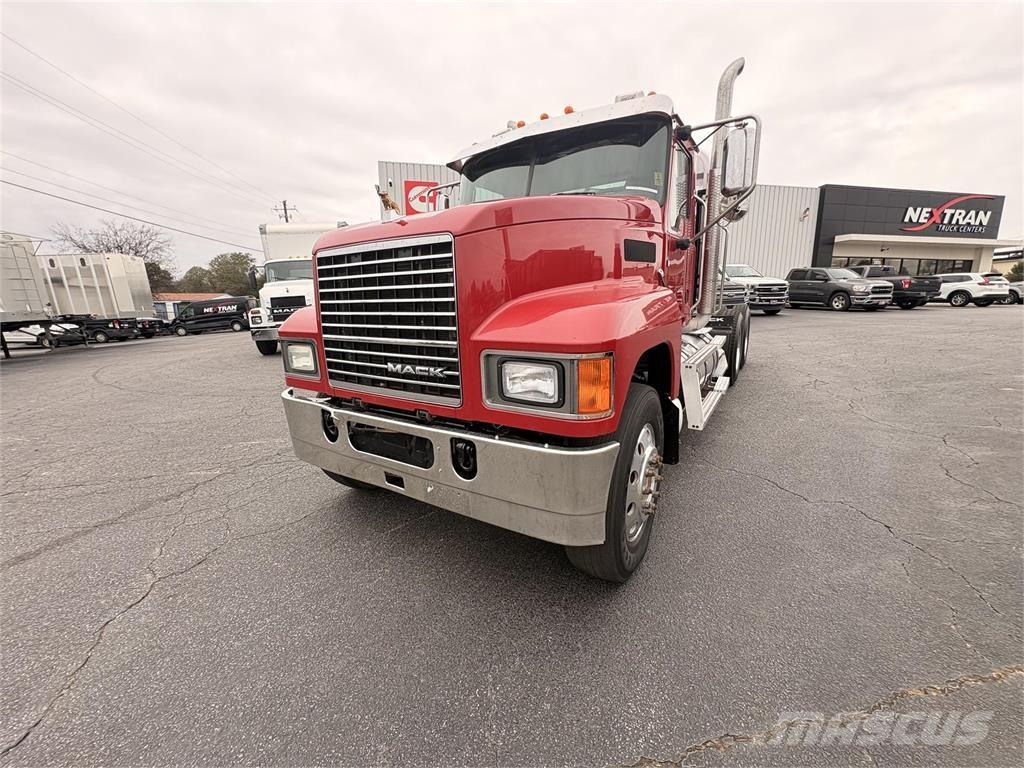 Mack CHU613 Vlačilci