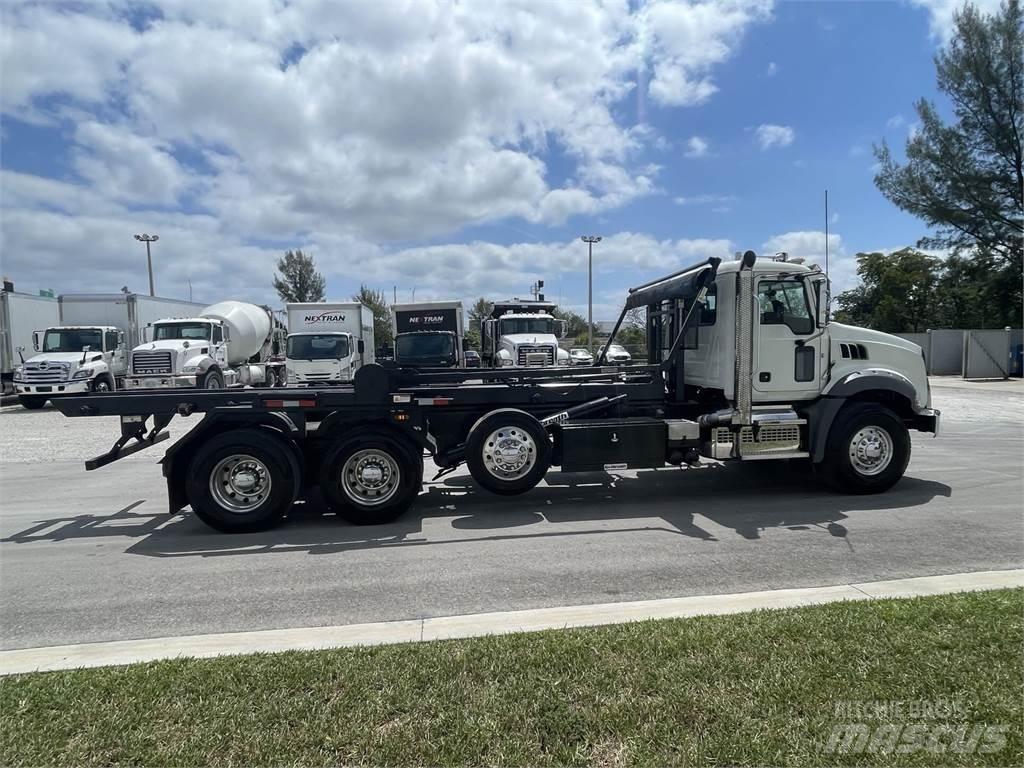 Mack GR64B Vlačilci
