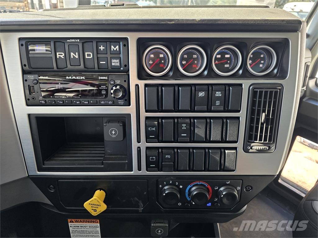 Mack GR64B Kiper tovornjaki