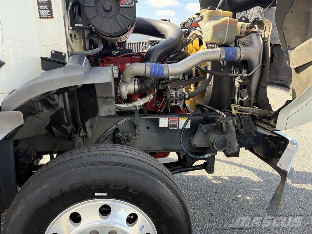Mack GR64B9 Vlačilci