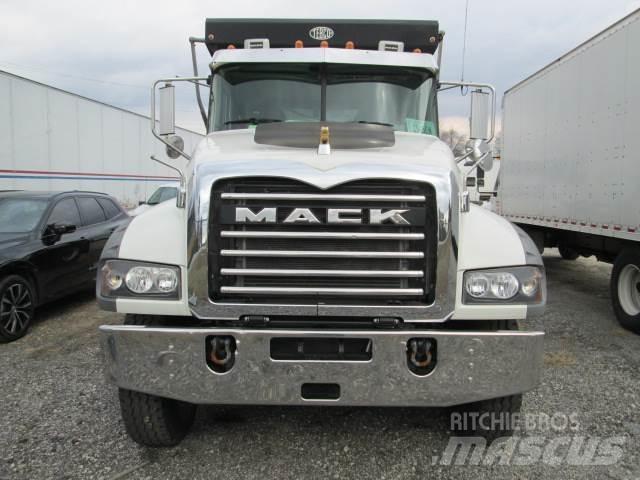 Mack GR64F Kiper tovornjaki