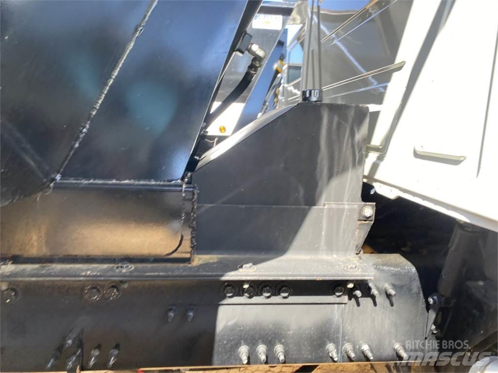 Mack GR64F Kiper tovornjaki