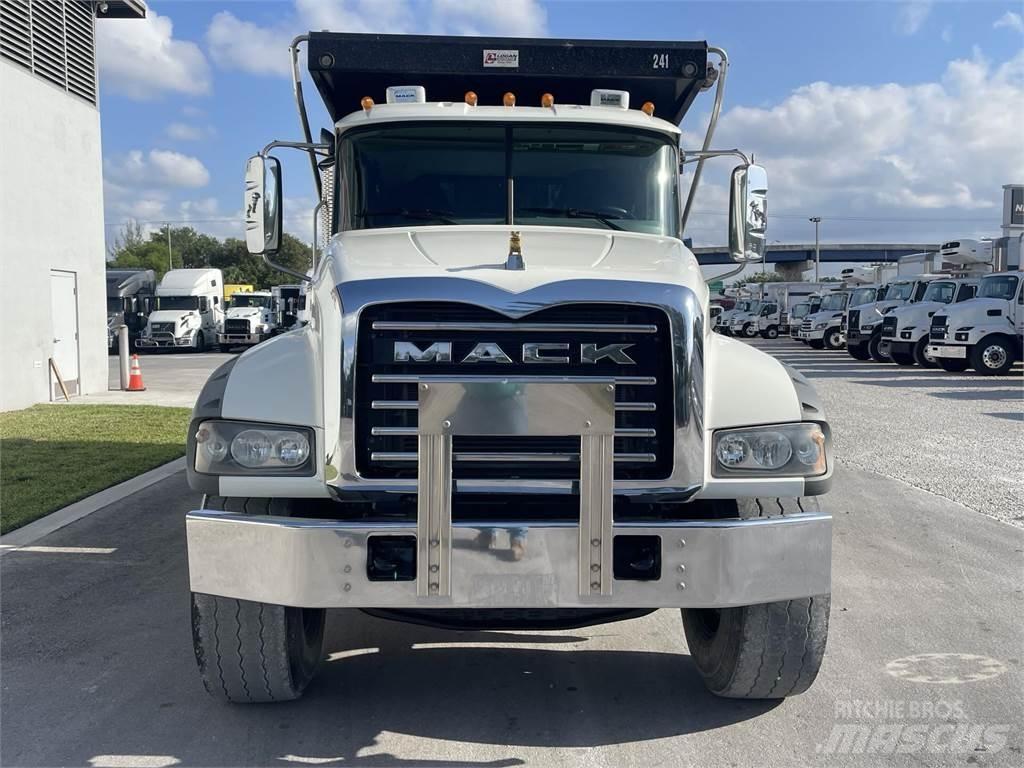 Mack GR64F Kiper tovornjaki