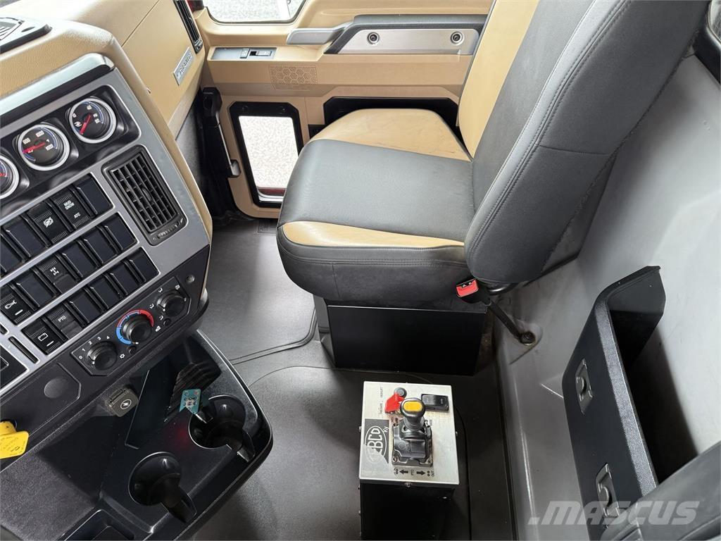 Mack GR64F Kiper tovornjaki