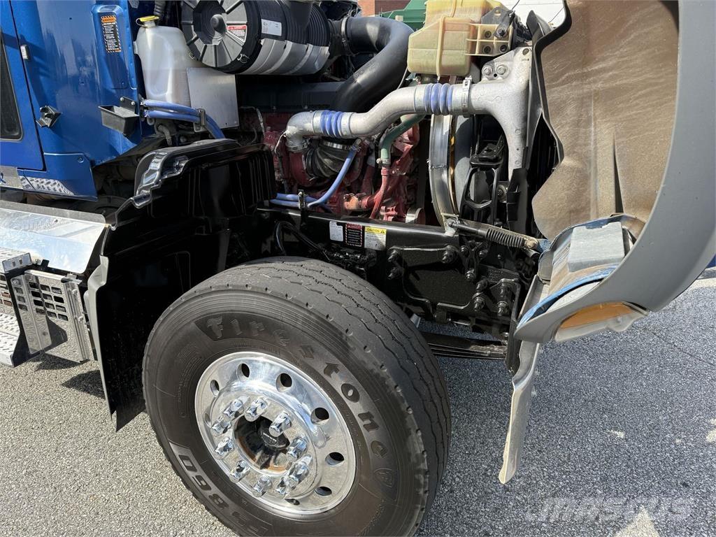 Mack GR64F Kiper tovornjaki