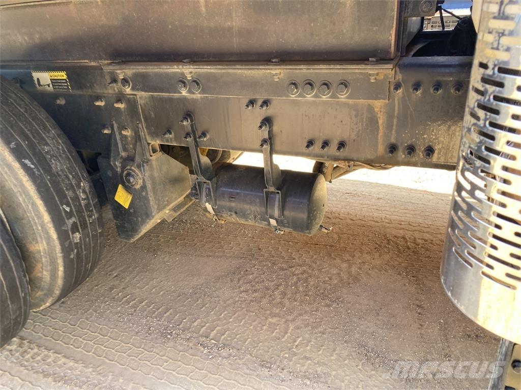 Mack GR64F Kiper tovornjaki