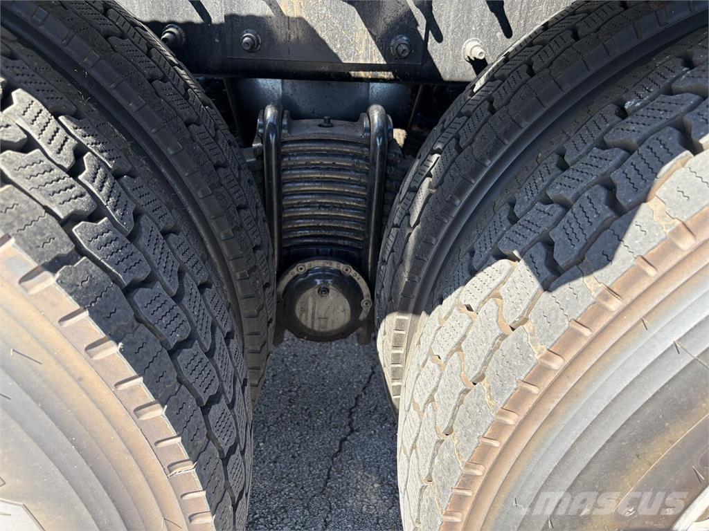 Mack GR64F Drugi tovornjaki