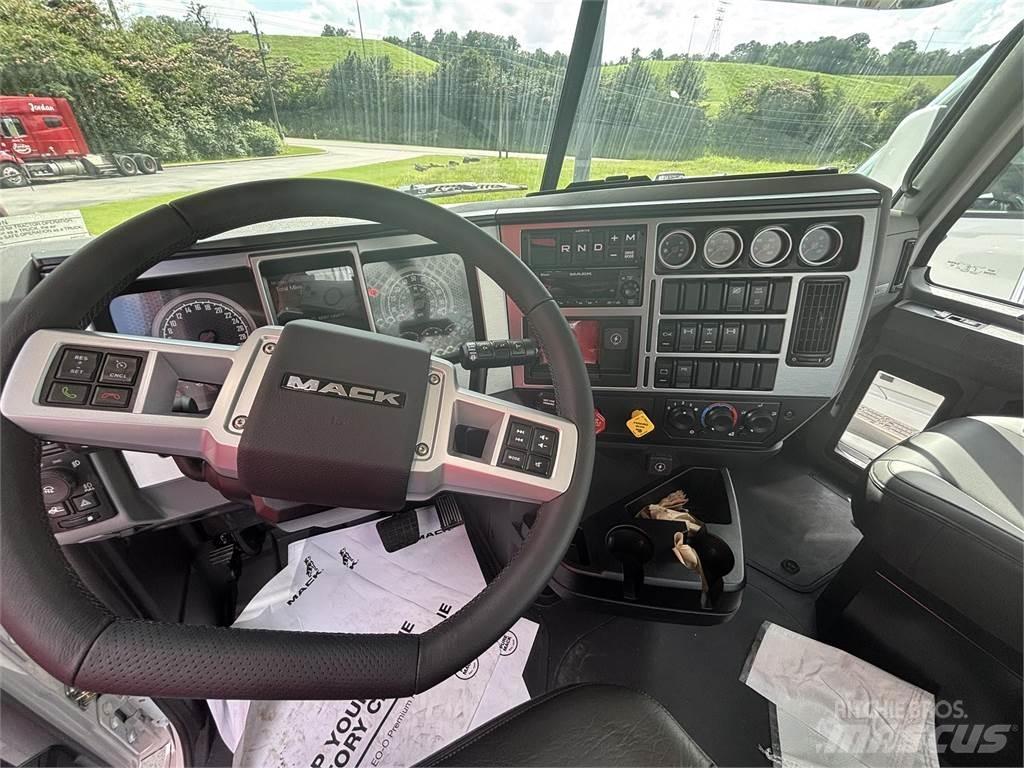 Mack GR64FT Vlačilci