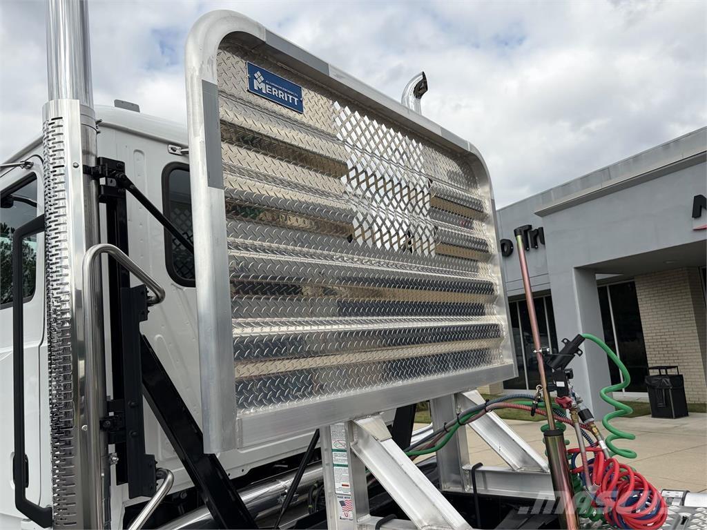 Mack GR64FT Vlačilci