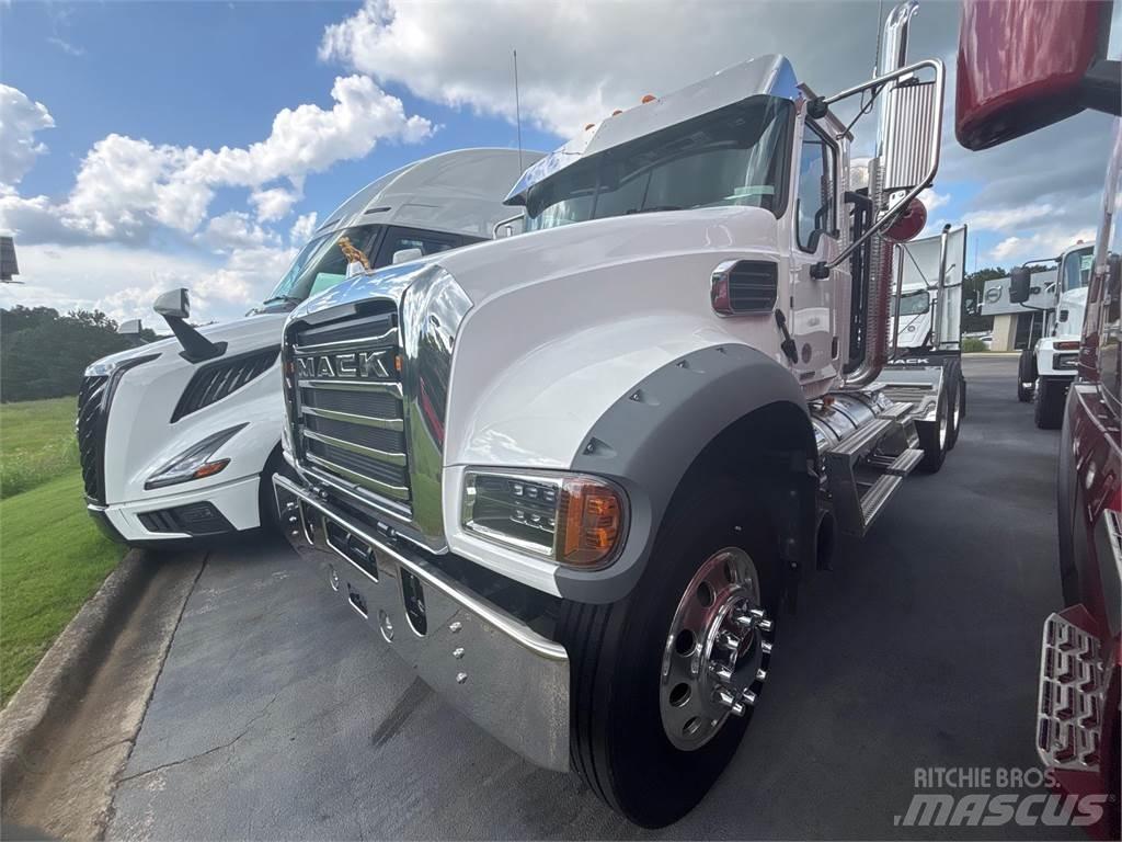 Mack GR64FT Vlačilci